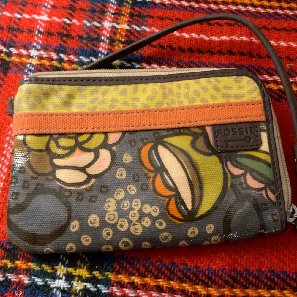 Fossil wristlet